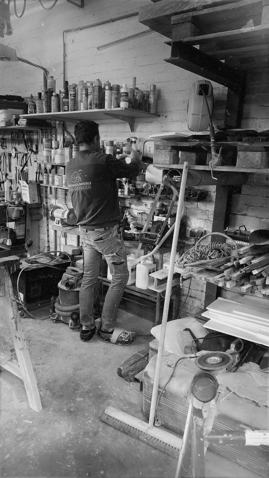 Sfeerbeeld van Michiel van Ommen in het atelier