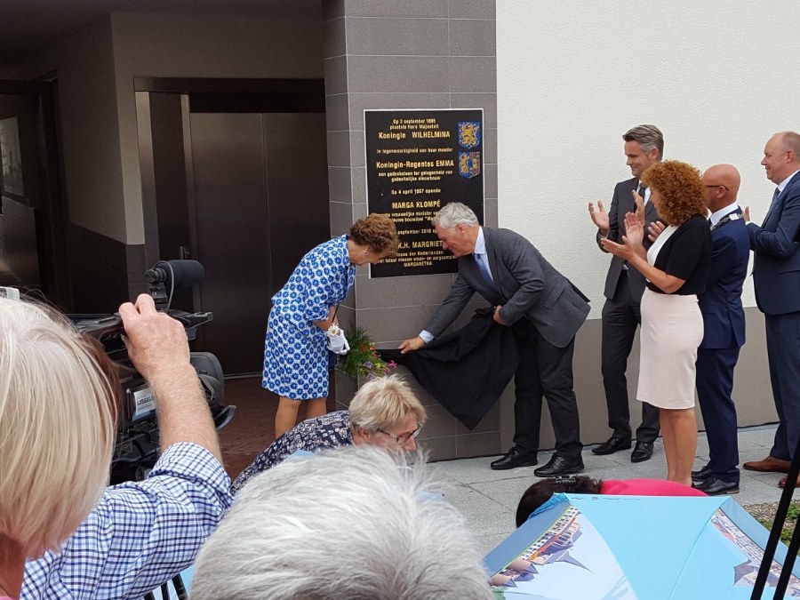 Onthulling van de plaquette voor de Verenigde Gasthuizen in Kampen